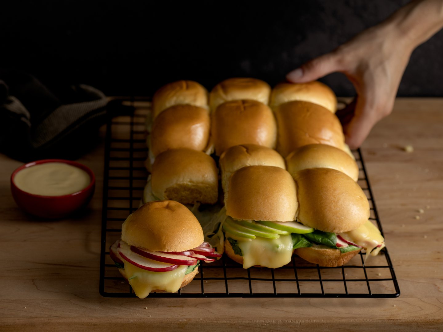 Sliders gourmets : dinde, pomme croquante et fromage Bergeron
